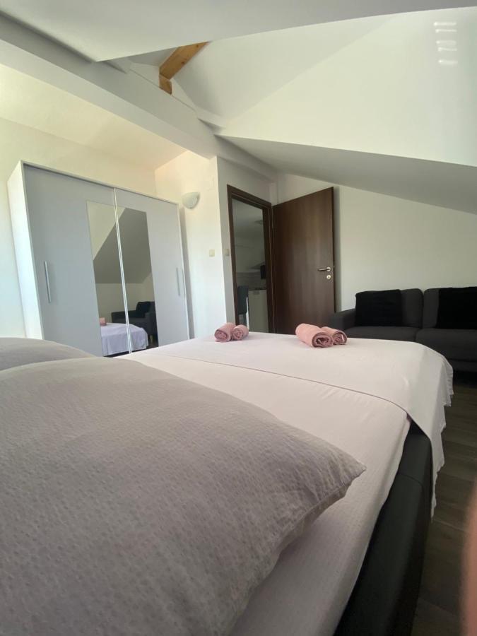 Guesthouse Ruza Sobra Apartments In The Attic Of The House المظهر الخارجي الصورة