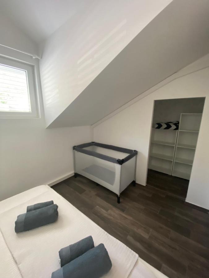 Guesthouse Ruza Sobra Apartments In The Attic Of The House المظهر الخارجي الصورة