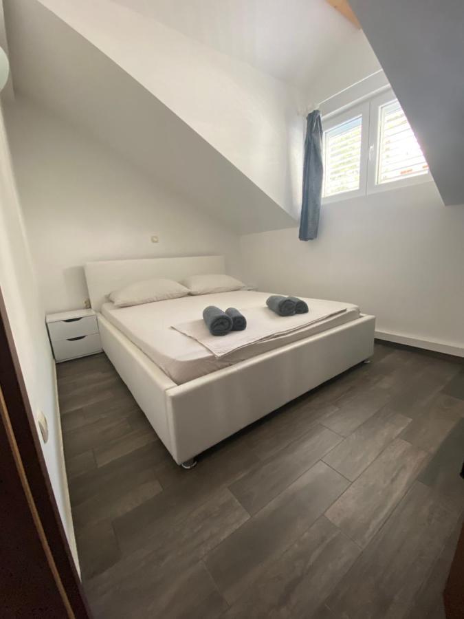 Guesthouse Ruza Sobra Apartments In The Attic Of The House المظهر الخارجي الصورة