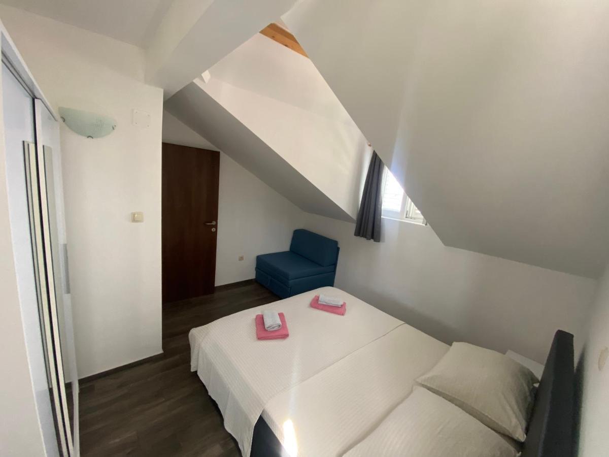 Guesthouse Ruza Sobra Apartments In The Attic Of The House المظهر الخارجي الصورة