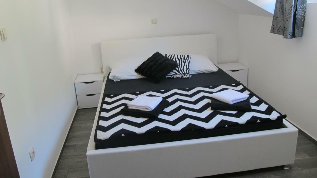 Guesthouse Ruza Sobra Apartments In The Attic Of The House المظهر الخارجي الصورة