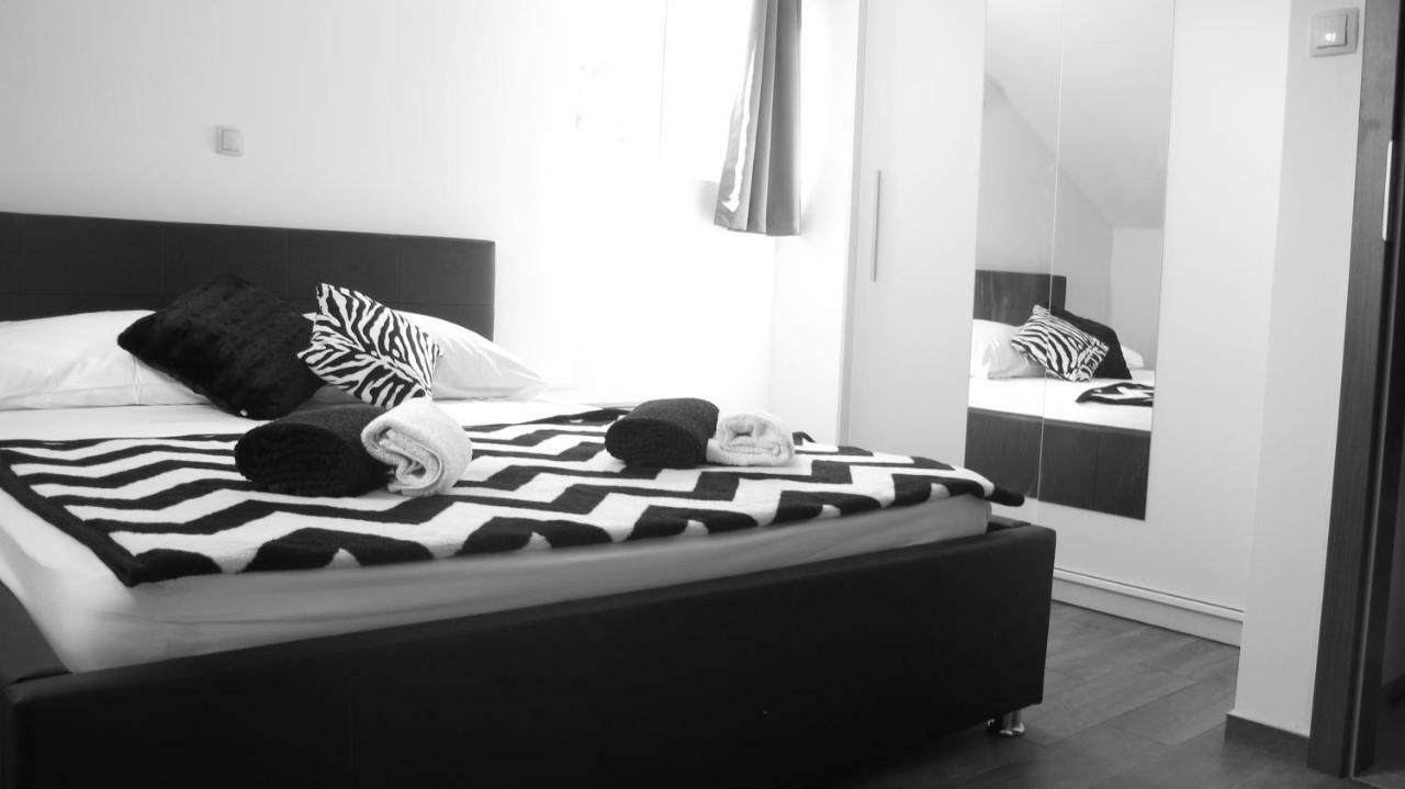 Guesthouse Ruza Sobra Apartments In The Attic Of The House المظهر الخارجي الصورة