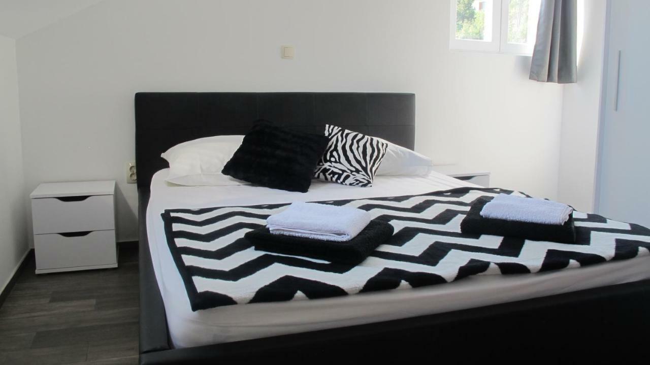 Guesthouse Ruza Sobra Apartments In The Attic Of The House المظهر الخارجي الصورة