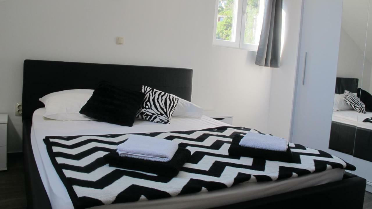 Guesthouse Ruza Sobra Apartments In The Attic Of The House المظهر الخارجي الصورة