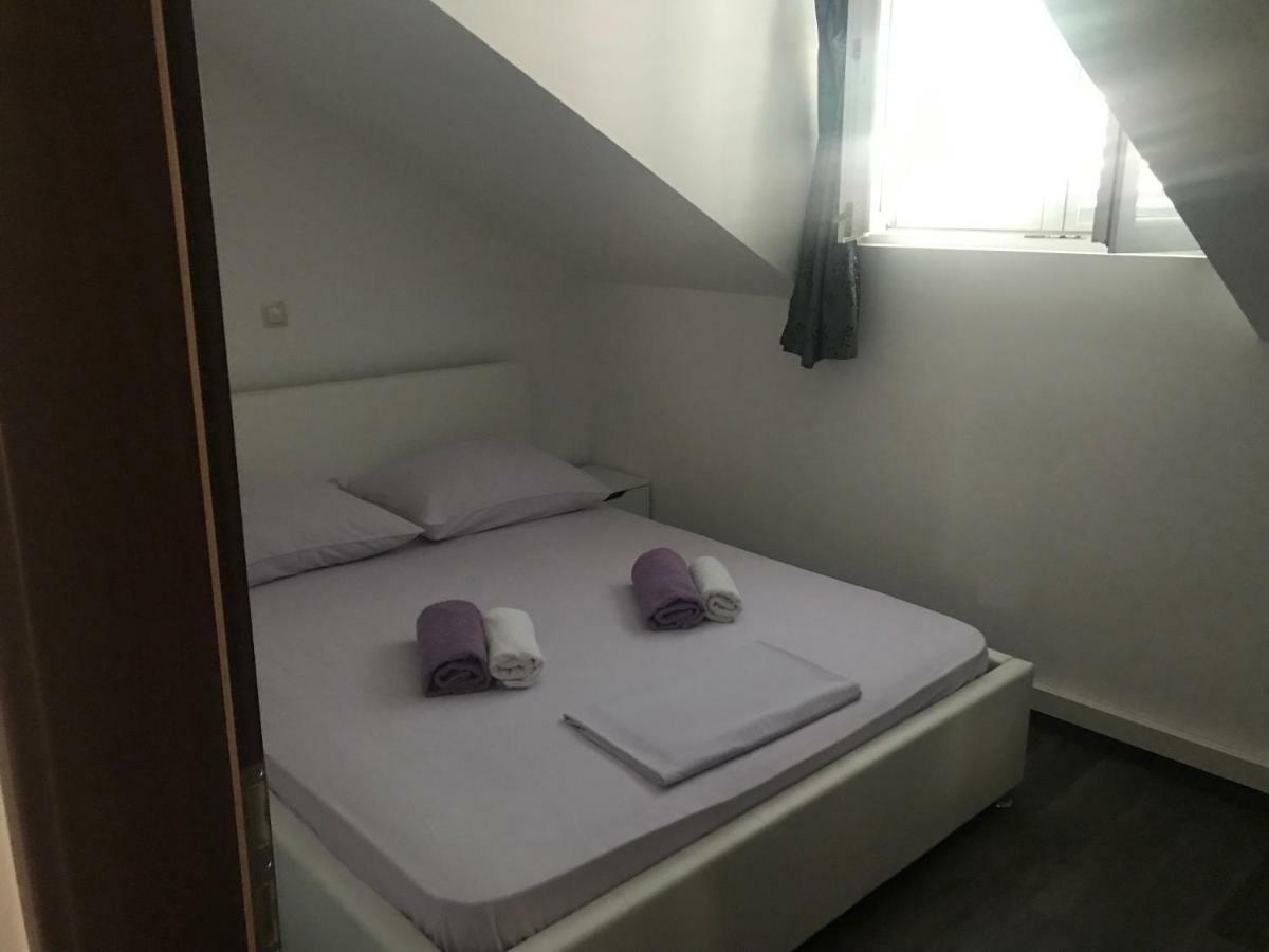 Guesthouse Ruza Sobra Apartments In The Attic Of The House المظهر الخارجي الصورة
