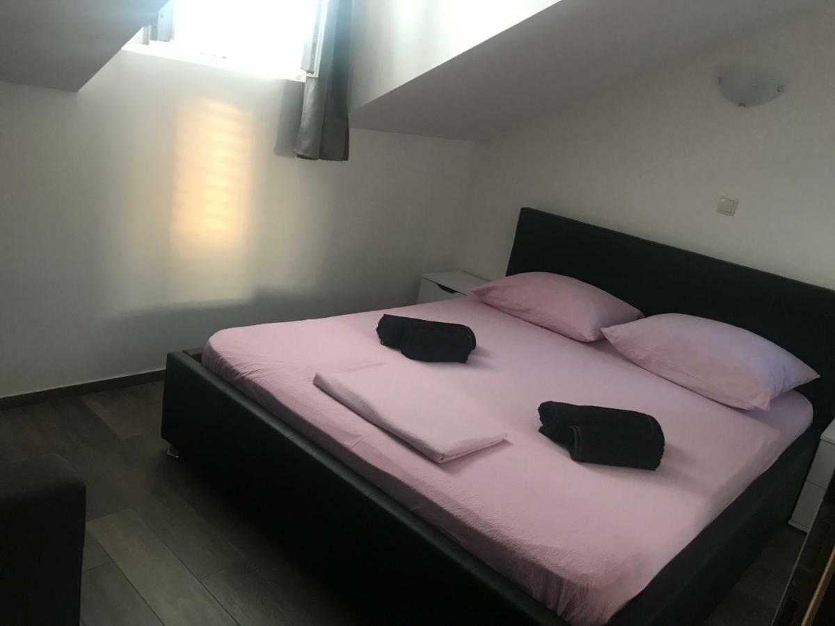 Guesthouse Ruza Sobra Apartments In The Attic Of The House المظهر الخارجي الصورة